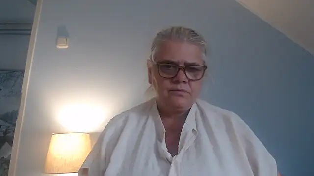 Snapshot of hotladymoon chatting on 25, 7, 2026 hotladymoon online show from 25, 7, 2026