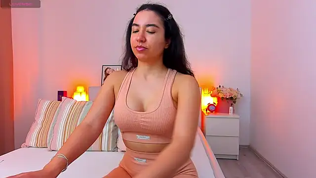 SarraPeach online show from 2, 4, 2026