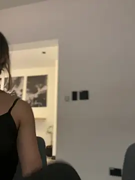 Emilia Bakerr online show from 18, 2, 2025