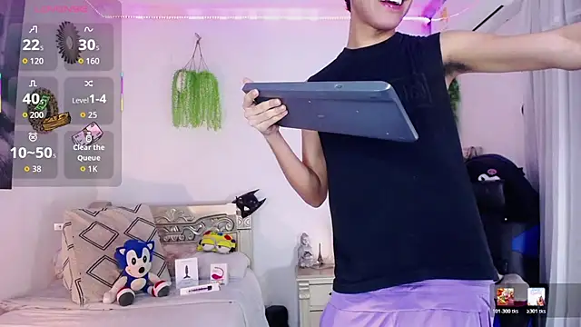 Snapshot of huge_armound chatting on 4, 4, 2026 huge armound online show from 4, 4, 2026