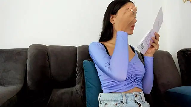 Snapshot of _Caroliinee_ chatting on 6, 3, 2025 Caroliinee online show from 6, 3, 2025