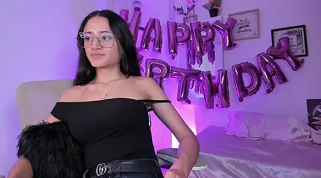 Snapshot of _Caroliinee_ chatting on 11, 3, 2025 Caroliinee online show from 11, 3, 2025