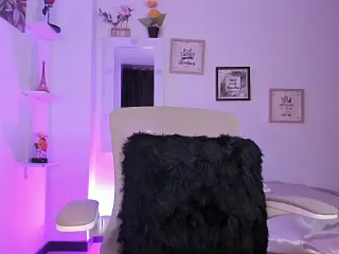 Snapshot of _Caroliinee_ chatting on 14, 3, 2025 Caroliinee online show from 14, 3, 2025