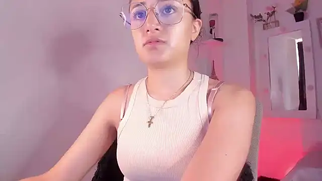 Snapshot of _Caroliinee_ chatting on 25, 9, 2025 Caroliinee online show from 25, 9, 2025