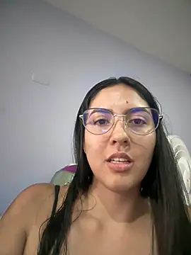 Snapshot of MarianaBenz chatting on 7, 3, 2025 MarianaBenz online show from 7, 3, 2025