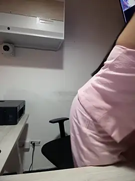 Snapshot of MarianaBenz chatting on 3, 10, 2025 MarianaBenz online show from 3, 10, 2025