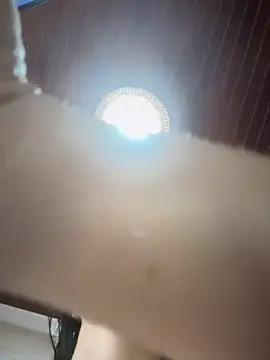 Snapshot of MarianaBenz chatting on 22, 10, 2025 MarianaBenz online show from 22, 10, 2025