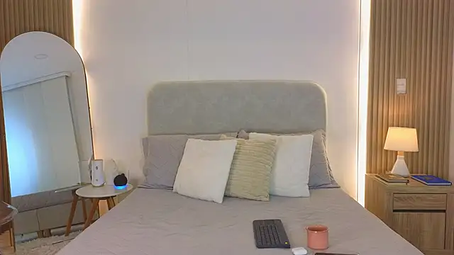 Snapshot of KristennBlue chatting on 24, 4, 2026 KristennBlue online show from 24, 4, 2026