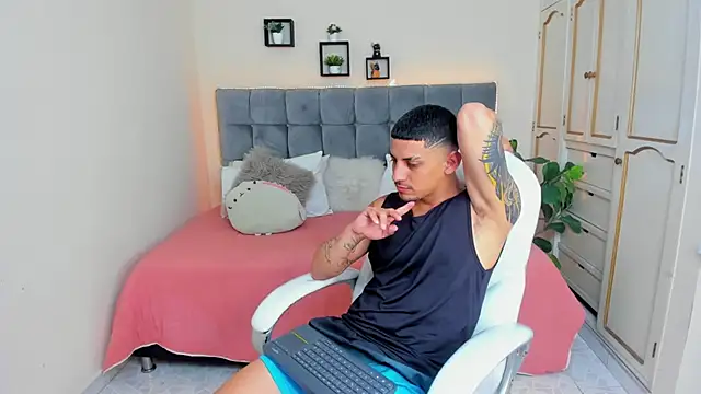 Alex cute77 online show from 10, 1, 2025