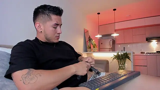 Chriskyle  online show from 5, 12, 2024