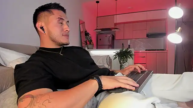 Chriskyle  online show from 3, 3, 2025