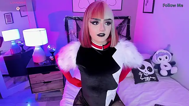 Snapshot of Liza_Sweett chatting on 31, 10, 2025 Liza Sweett online show from 31, 10, 2025