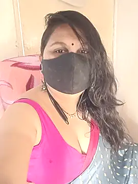 Snapshot of Love-priya chatting on 8, 10, 2025 Love-priya online show from 8, 10, 2025