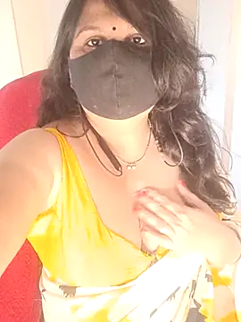 Snapshot of Love-priya chatting on 19, 11, 2025 Love-priya online show from 19, 11, 2025