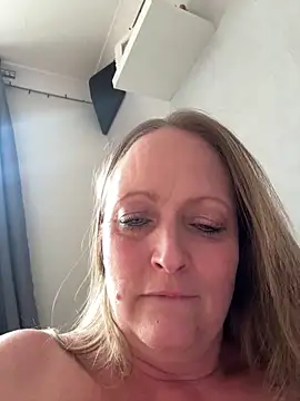 HoneyBluex online show from 9, 4, 2026