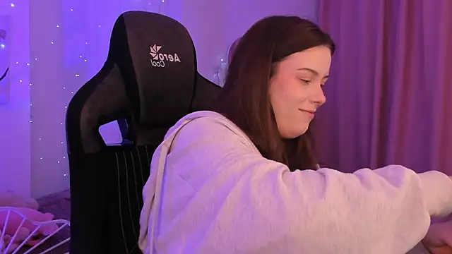 CoralineKeyns online show from 4, 2, 2025