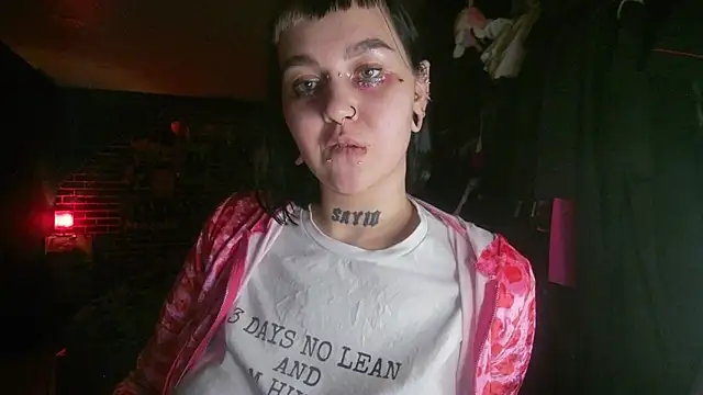 Snapshot of MoorderxDoll chatting on 6, 1, 2025 MoorderxDoll online show from 6, 1, 2025