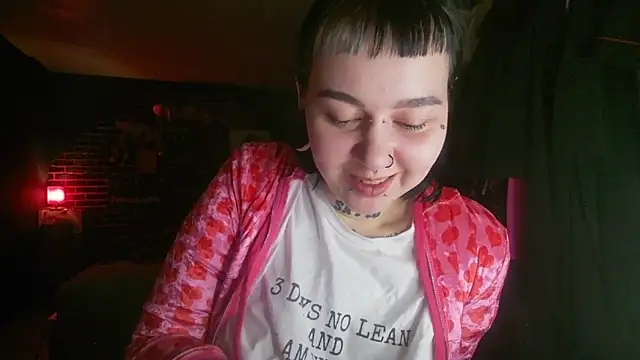 Snapshot of MoorderxDoll chatting on 6, 1, 2025 MoorderxDoll online show from 6, 1, 2025