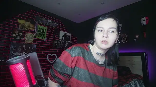 Snapshot of MoorderxDoll chatting on 19, 10, 2025 MoorderxDoll online show from 19, 10, 2025