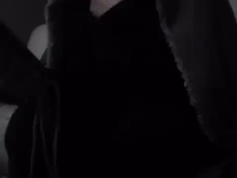 Snapshot of DragoneSFR chatting on 3, 2, 2025 DragoneSFR online show from 3, 2, 2025