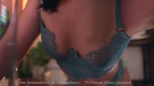 Miss beee online show from 17, 12, 2025