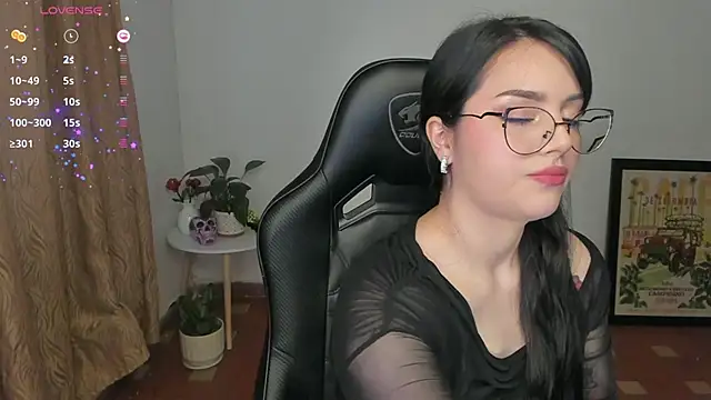 Snapshot of anaveleeez chatting on 5, 10, 2025 anaveleeez online show from 5, 10, 2025