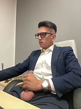 Snapshot of masterboss_ chatting on 8, 10, 2025 masterboss  online show from 8, 10, 2025