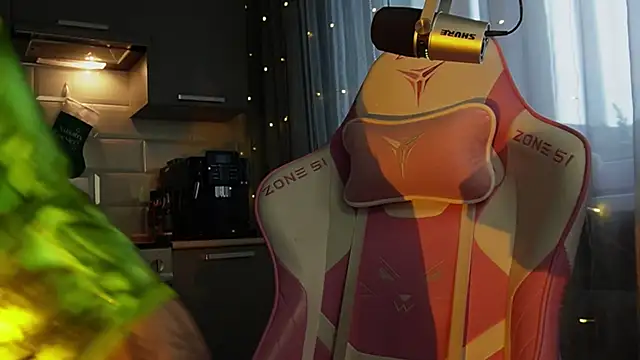 Snapshot of BOOLOCHKAA chatting on 23, 12, 2024 BOOLOCHKAA online show from 23, 12, 2024