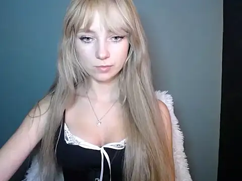 LuciaYoung online show from 29, 10, 2025