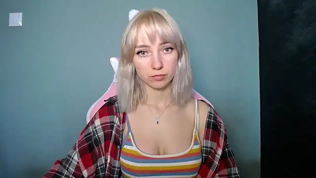 LuciaYoung online show from 24, 3, 2026