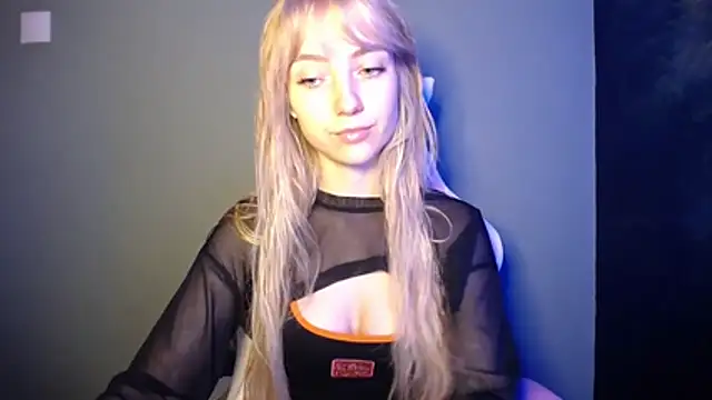 LuciaYoung online show from 19, 4, 2026