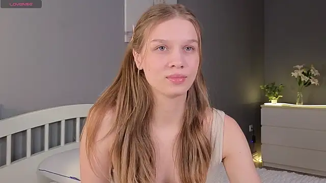 Snapshot of CutieBeauty chatting on 9, 3, 2025 CutieBeauty online show from 9, 3, 2025