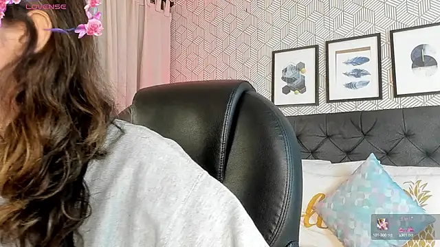 emma  smith1 online show from 7, 3, 2025