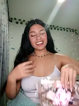 Snapshot of tara20_ chatting on 6, 1, 2025 tara20  online show from 6, 1, 2025