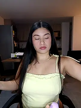 Snapshot of tara20_ chatting on 14, 10, 2025 tara20  online show from 14, 10, 2025