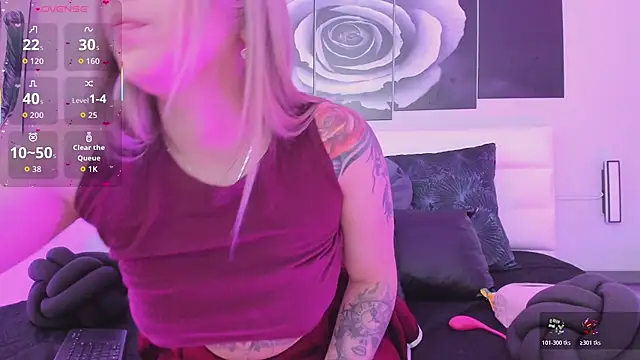 Snapshot of isabella_simons chatting on 19, 10, 2025 isabella simons online show from 19, 10, 2025