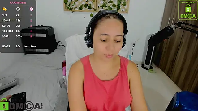 Snapshot of isa_loves_cum chatting on 1, 2, 2026 isa loves cum online show from 1, 2, 2026