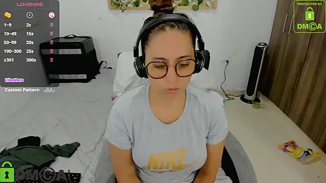 Snapshot of isa_loves_cum chatting on 1, 2, 2026 isa loves cum online show from 1, 2, 2026