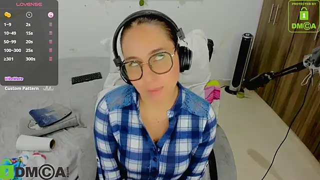 Snapshot of isa_loves_cum chatting on 8, 2, 2026 isa loves cum online show from 8, 2, 2026