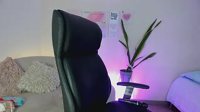 ChloeHarper  online show from 3, 3, 2025