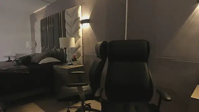 ChloeHarper  online show from 5, 2, 2026