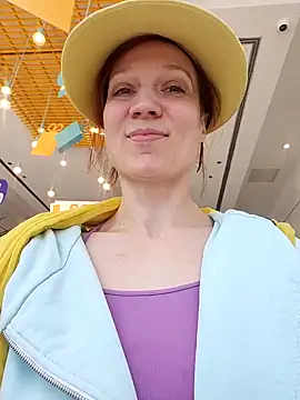 Exhibitionsplit online show from 4, 2, 2025