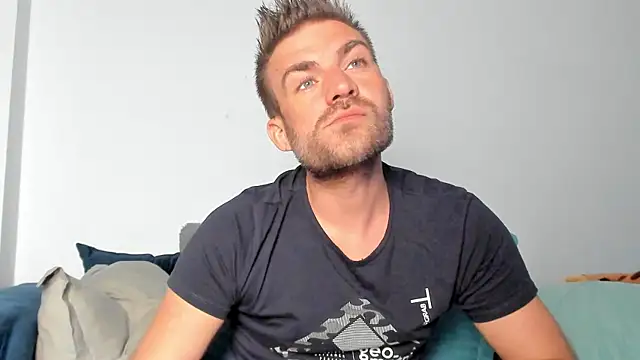 Snapshot of 10in_deluxe chatting on 11, 5, 2026 10in deluxe online show from 11, 5, 2026