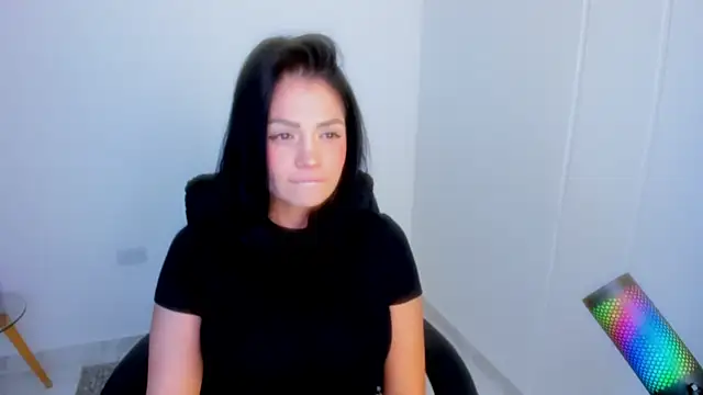 dominique21  online show from 10, 4, 2026