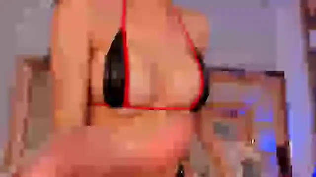 Snapshot of violetta-brown1 chatting on 11, 12, 2024 violetta-brown1 online show from 11, 12, 2024