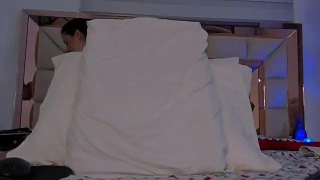 Snapshot of violetta-brown1 chatting on 29, 1, 2025 violetta-brown1 online show from 29, 1, 2025