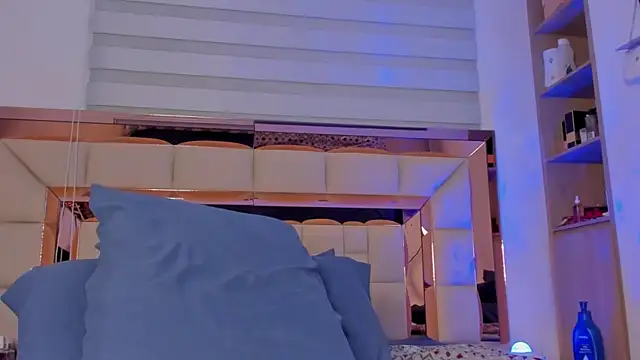 Snapshot of violetta-brown1 chatting on 1, 3, 2025 violetta-brown1 online show from 1, 3, 2025