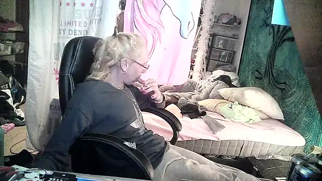 Ombeline1 online show from 25, 2, 2025