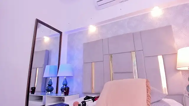 Camilaa Sanchez  online show from 5, 1, 2025