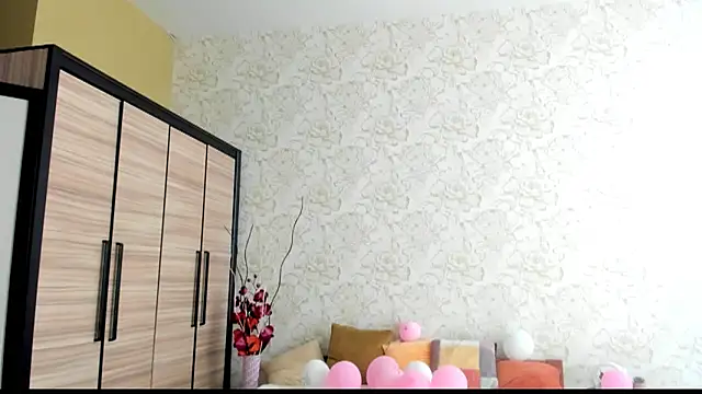 JulisSweet online show from 8, 3, 2025